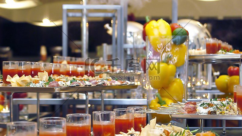 餐饮加盟与直营：模式差异与选择考量