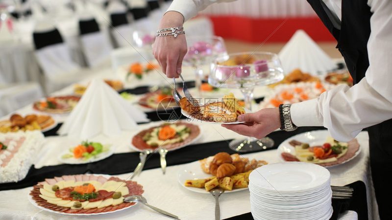 选择餐饮加盟项目时，品牌实力是关键因素之一。以下是一些考察品牌实力的要点：