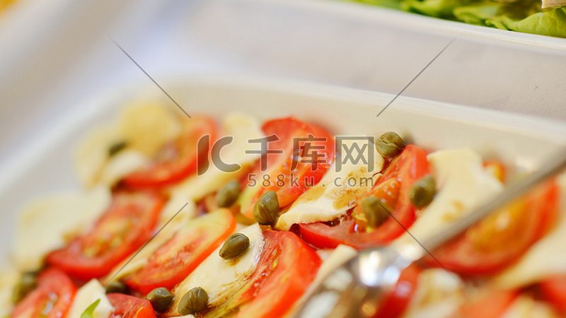 休闲食品与烘焙食品：一场舌尖上的分类较量