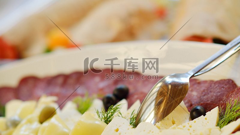 食品代加工：100斤起订量的背后逻辑